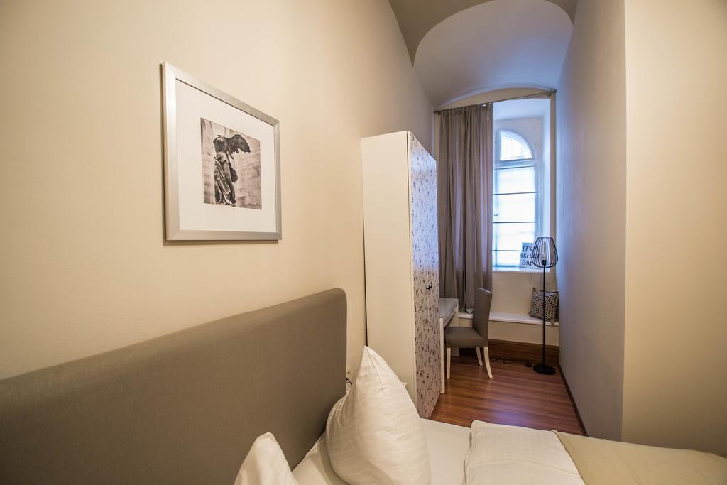 4Bdr Historical Spirit Apt By Ruterra Prága Kültér fotó