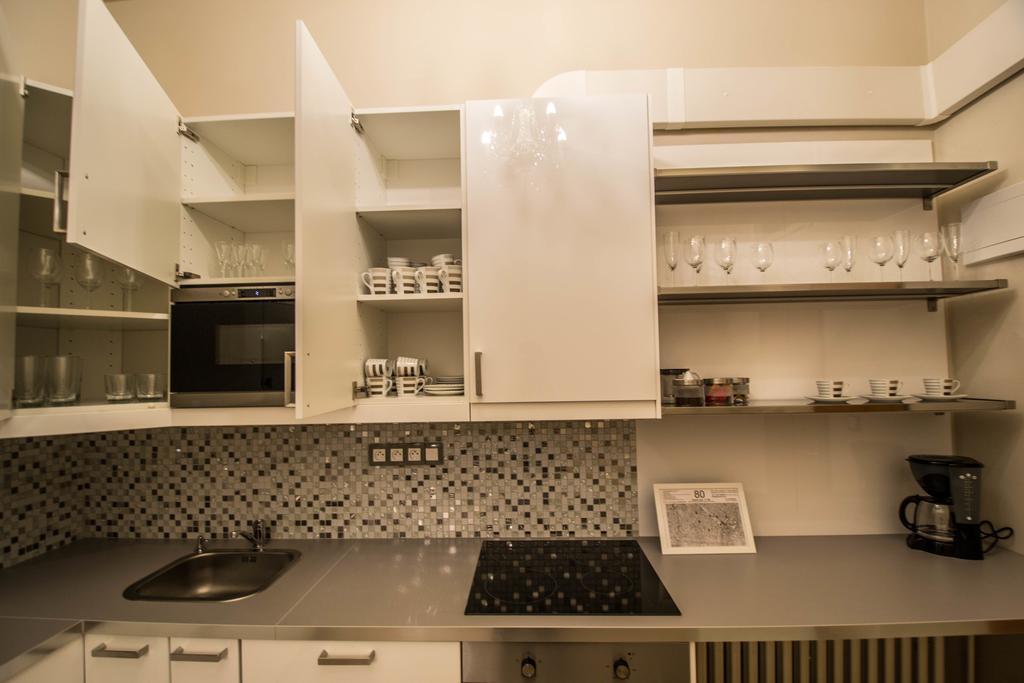 4Bdr Historical Spirit Apt By Ruterra Prága Kültér fotó