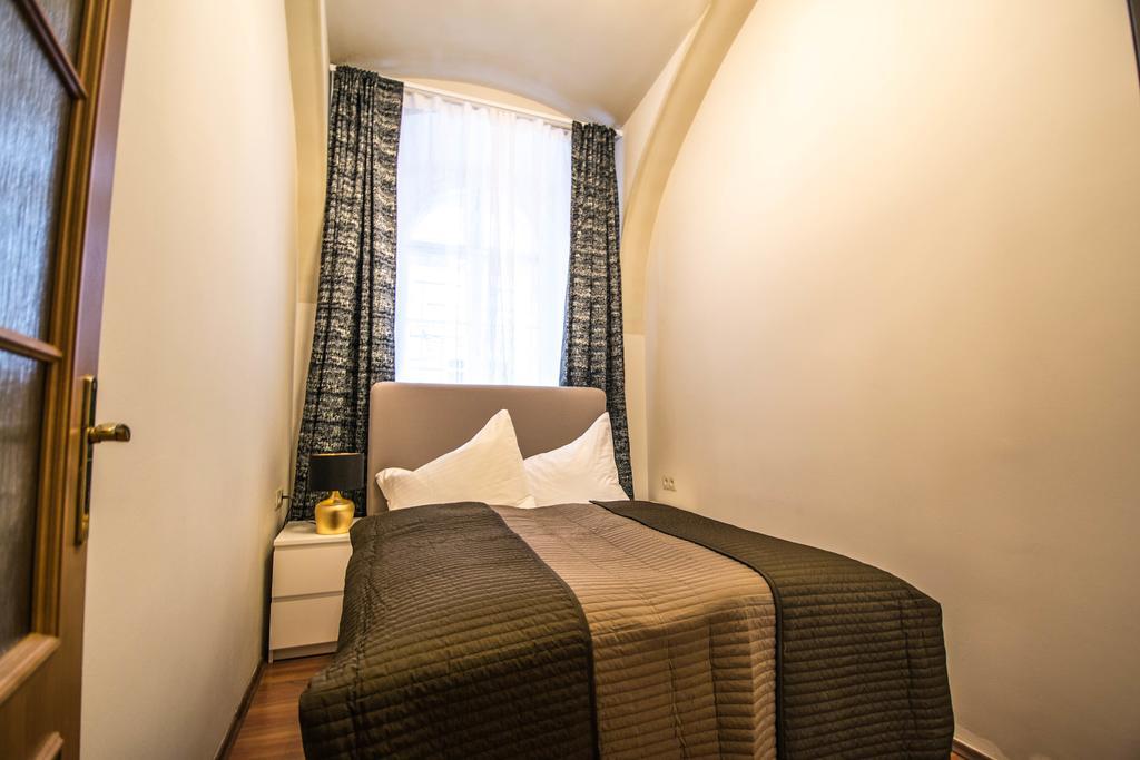 4Bdr Historical Spirit Apt By Ruterra Prága Kültér fotó