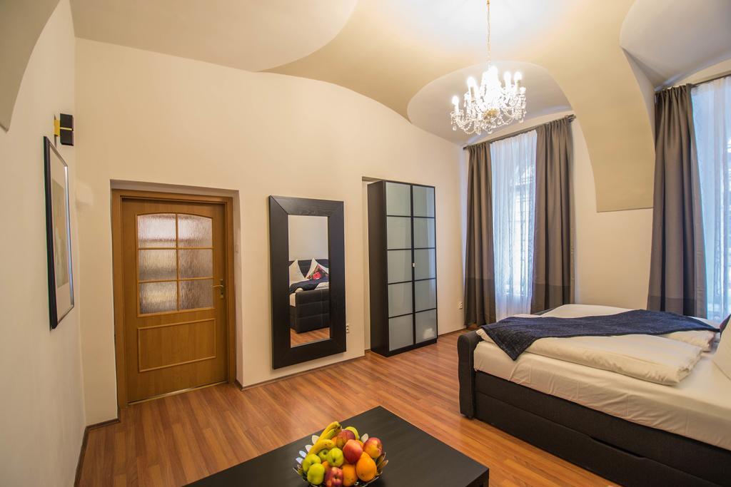 4Bdr Historical Spirit Apt By Ruterra Prága Kültér fotó