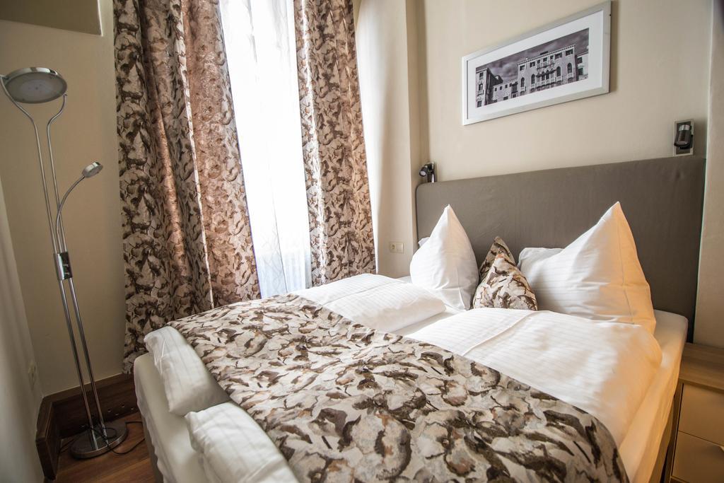 4Bdr Historical Spirit Apt By Ruterra Prága Kültér fotó