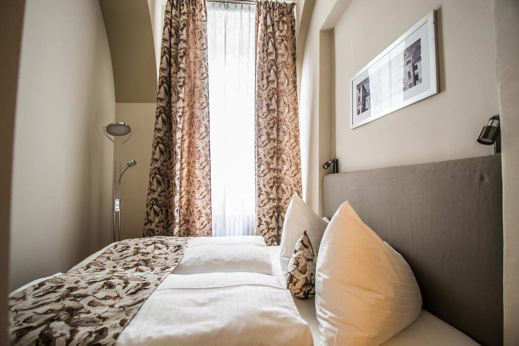 4Bdr Historical Spirit Apt By Ruterra Prága Kültér fotó