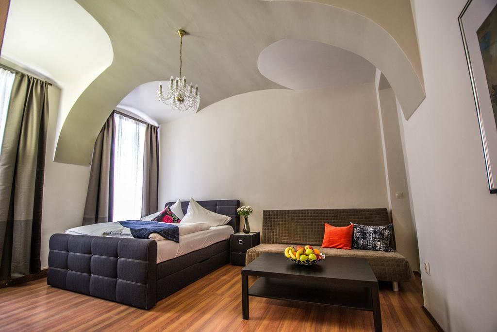 4Bdr Historical Spirit Apt By Ruterra Prága Kültér fotó